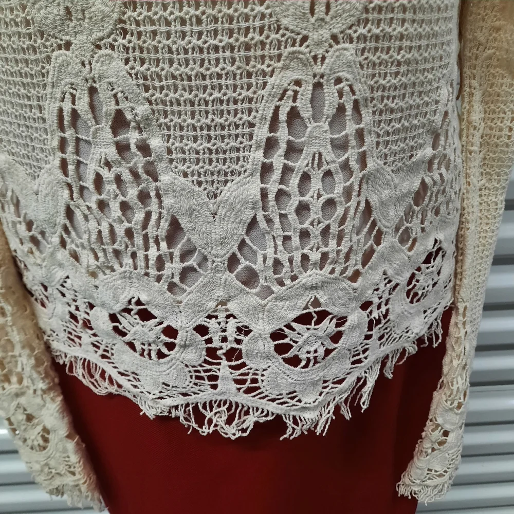 Gimmicks By BKE Ivory Crochet Top - Picture 3 of 8